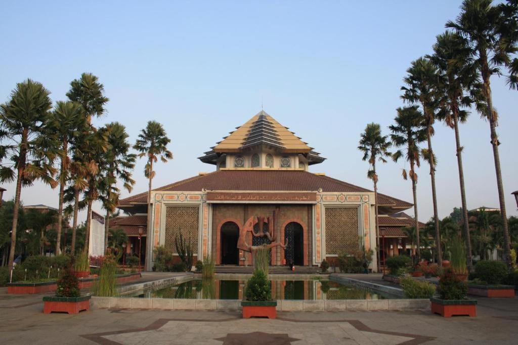 Masri Living By Daphna International Hotel Yogyakarta Bagian luar foto