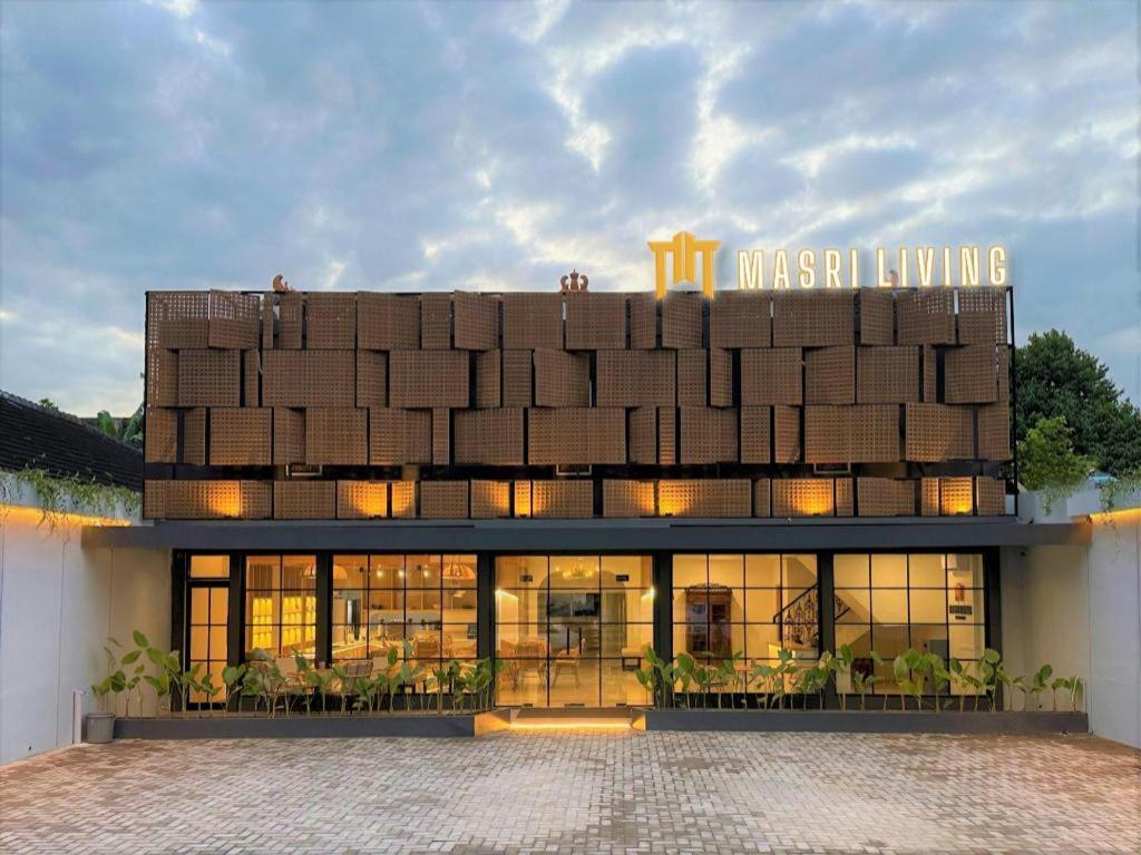 Masri Living By Daphna International Hotel Yogyakarta Bagian luar foto