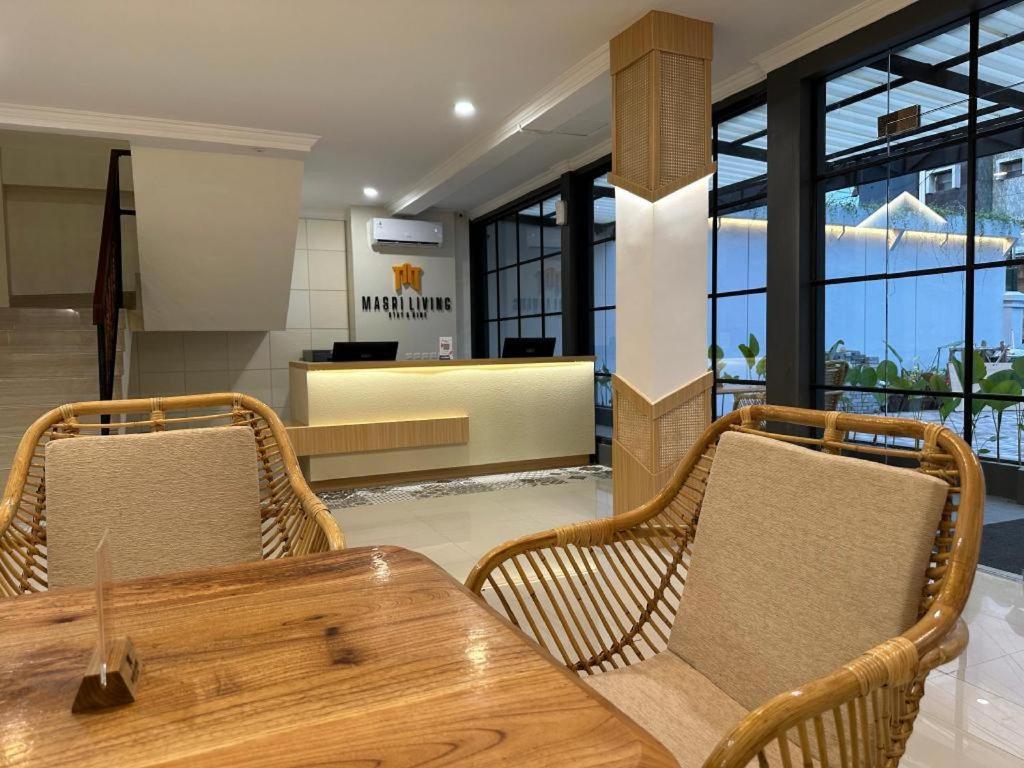 Masri Living By Daphna International Hotel Yogyakarta Bagian luar foto
