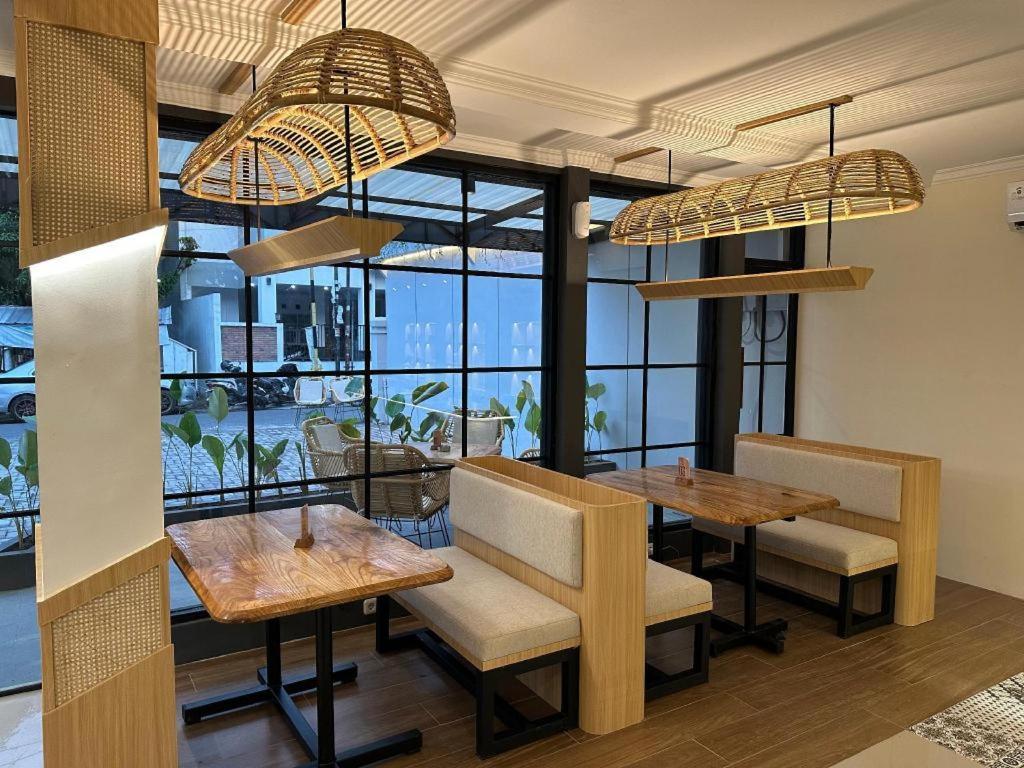 Masri Living By Daphna International Hotel Yogyakarta Bagian luar foto