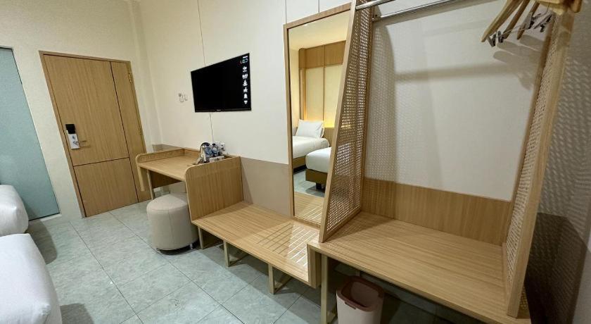 Masri Living By Daphna International Hotel Yogyakarta Bagian luar foto