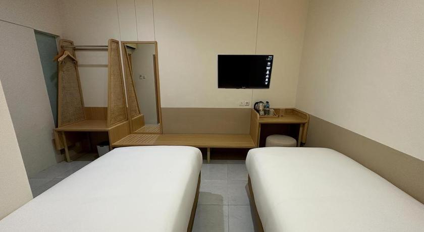 Masri Living By Daphna International Hotel Yogyakarta Bagian luar foto